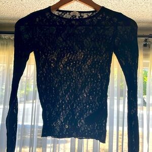 Wilfred Aritzia 2XS lace long sleeve top black lace.